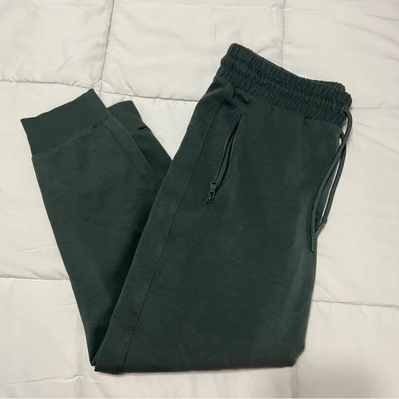 Old Navy High-Rise Jogger - Picture 2 of 7